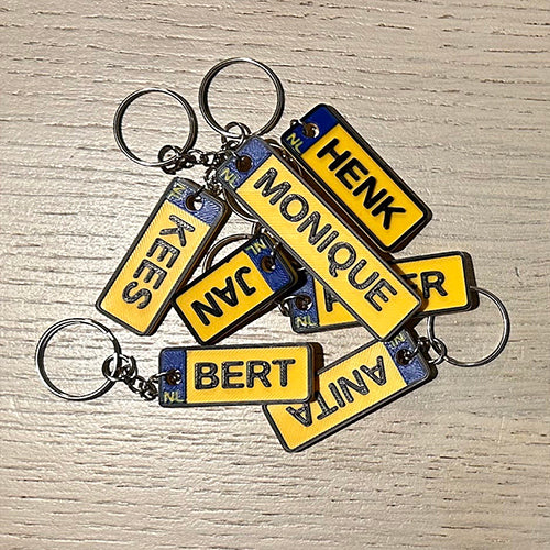 Kenteken sleutelhanger met naam - Nummerplaat met naam - Op maat gemaakt cadeau